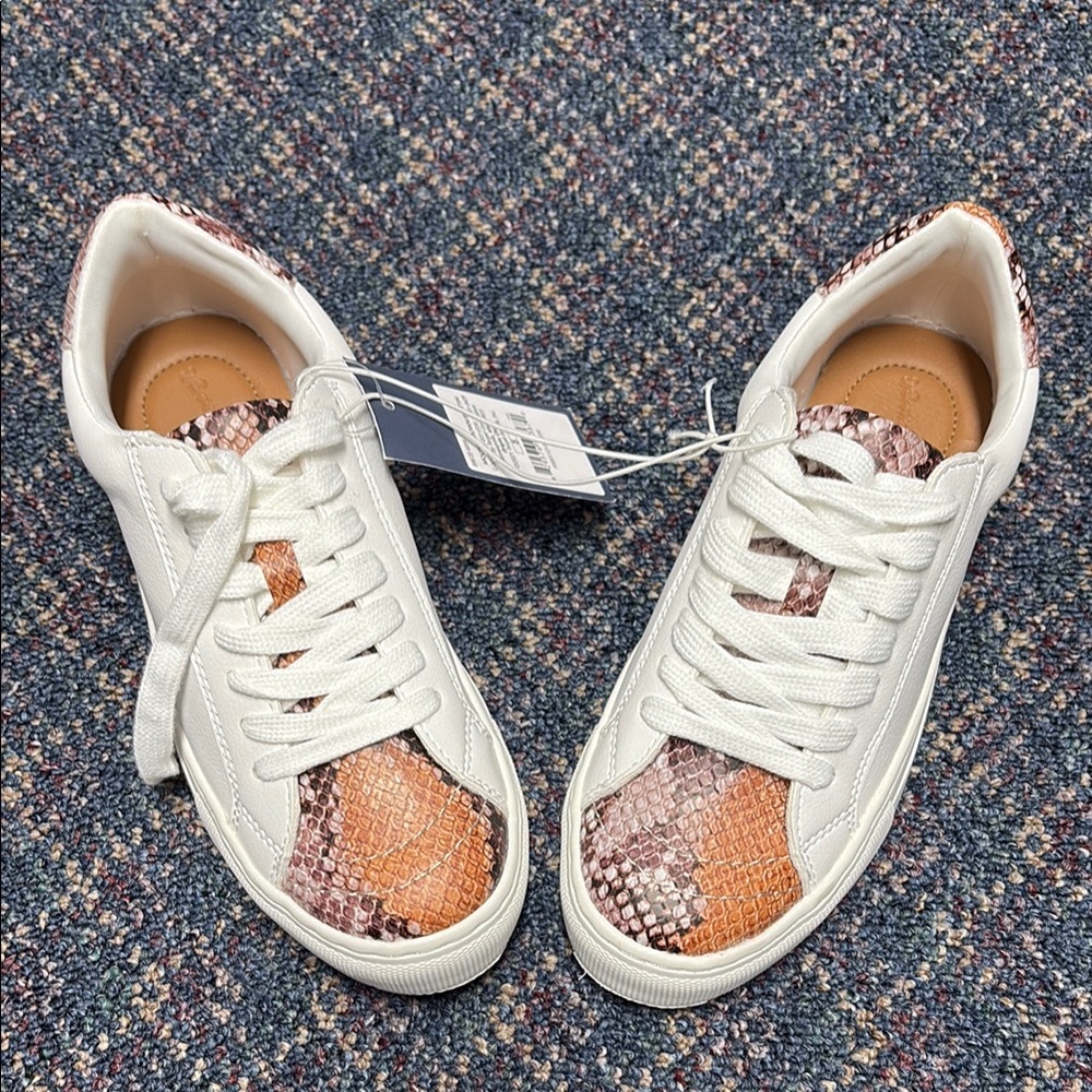 NWT Universal Thread White and Orange Sneakers with Fashionable Accents size 5 - Picture 3 of 16